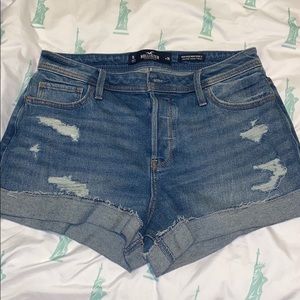 ⭐️BRAND NEW W/O TAGS⭐️ Hollister hi rise mom short